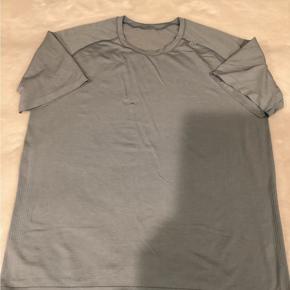 lululemon athletica Men's Slate Gray‎ Short Sleeve Tee